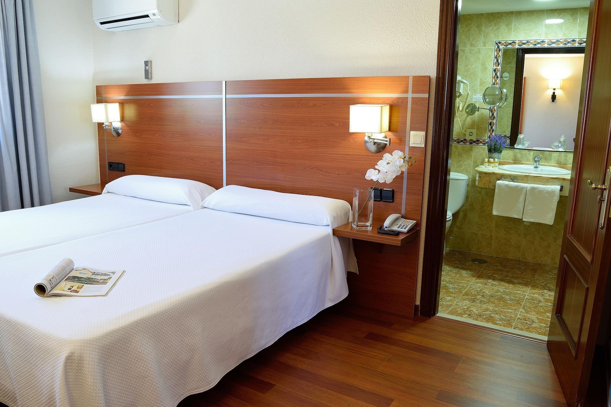 Hotel Mari Carmen Guadix Exteriör bild