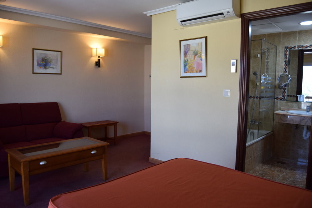 Hotel Mari Carmen Guadix Exteriör bild